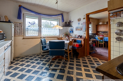 Renovierungsbed�rftiges Einfamilienhaus mit gro�em Garten in Pomster