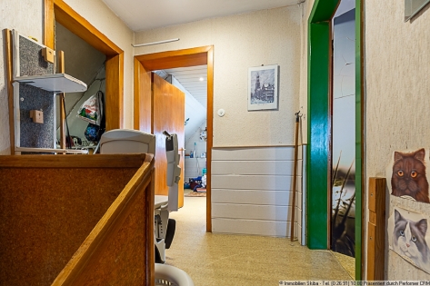 Renovierungsbed�rftiges Einfamilienhaus mit gro�em Garten in Pomster