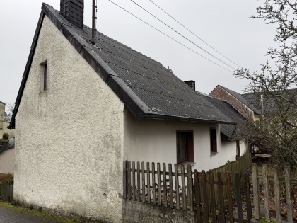 Renovierungsbed�rftiges Wohnhaus aus dem Baujahr ca. 1900, welches1952 durch einen Anbau erweitert wurde