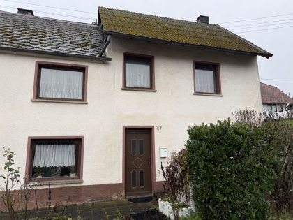 Renovierungsbed�rftiges Wohnhaus aus dem Baujahr ca. 1900, welches1952 durch einen Anbau erweitert wurde