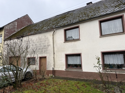 Renovierungsbed�rftiges Wohnhaus aus dem Baujahr ca. 1900, welches1952 durch einen Anbau erweitert wurde