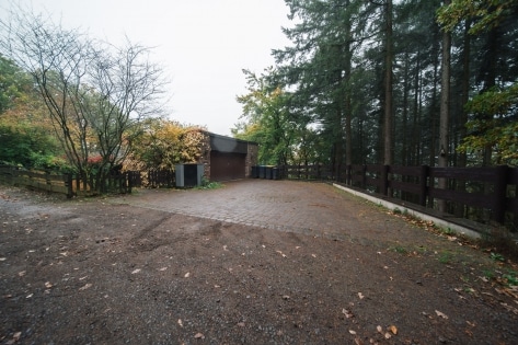 Repr�sentatives Wohnhaus mit 7 Zimmern, 4 B�dern und G�ste-WC in idyllischer Waldrandlage