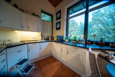 Repr�sentatives Wohnhaus mit 7 Zimmern, 4 B�dern und G�ste-WC in idyllischer Waldrandlage