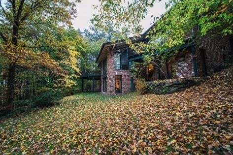 Repr�sentatives Wohnhaus mit 7 Zimmern, 4 B�dern und G�ste-WC in idyllischer Waldrandlage