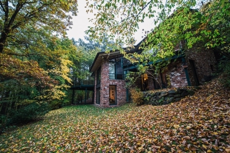 Repr�sentatives Wohnhaus mit 7 Zimmern, 4 B�dern und G�ste-WC in idyllischer Waldrandlage