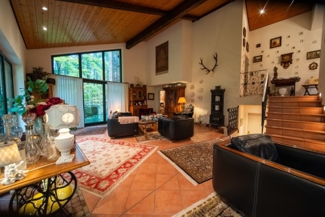 Repr�sentatives Wohnhaus mit 7 Zimmern, 4 B�dern und G�ste-WC in idyllischer Waldrandlage