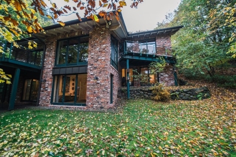 Repr�sentatives Wohnhaus mit 7 Zimmern, 4 B�dern und G�ste-WC in idyllischer Waldrandlage