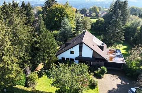 Rohdiamant im Grnen! Villa mit Einliegerwohnung auf groem Grundstck in guter Lage