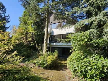 Rohdiamant im Grnen! Villa mit Einliegerwohnung auf groem Grundstck in guter Lage