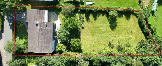 Ruhig gelegener Bungalow mit Einliegerwohnung, Balkon, Wintergarten, Terrasse und Doppelgarage auf einem groen Grundstck