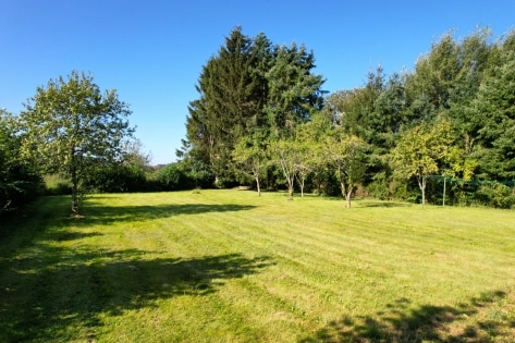 Ruhig gelegener Bungalow mit Einliegerwohnung, Balkon, Wintergarten, Terrasse und Doppelgarage auf einem groen Grundstck