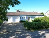 Ruhig gelegener Bungalow mit Einliegerwohnung, Balkon, Wintergarten, Terrasse und Doppelgarage auf einem groen Grundstck