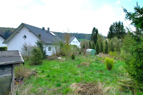 Ruhig gelegener, freistehender Bungalow (Baujahr 2011) mit Garten und Terrasse