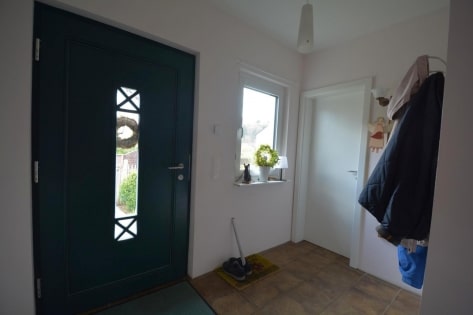 Ruhig gelegener, freistehender Bungalow (Baujahr 2011) mit Garten und Terrasse