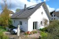 Ruhig gelegener, freistehender Bungalow (Baujahr 2011) mit Garten und Terrasse