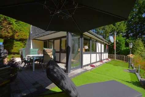 Ruhig gelegener, gepflegter Ferienbungalow mit Terrasse und Gartenhaus