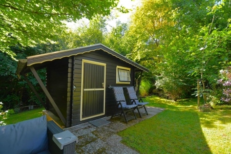Ruhig gelegener, gepflegter Ferienbungalow mit Terrasse und Gartenhaus