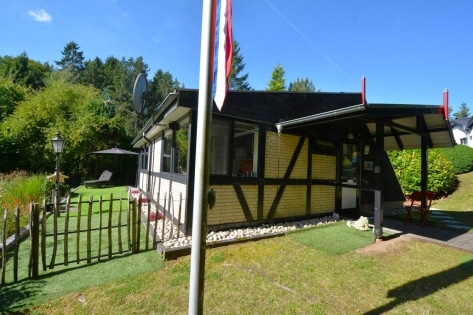 Ruhig gelegener, gepflegter Ferienbungalow mit Terrasse und Gartenhaus