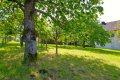 Ruhig gelegenes Einfamilienhaus mit Terrasse, Garagen und Garten