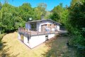 Ruhig gelegenes Wohnhaus mit Balkon, Terrasse, Garten, 3 Garagen und einzigartiger Aussicht