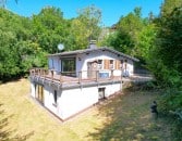 Ruhig gelegenes Wohnhaus mit Balkon, Terrasse, Garten, 3 Garagen und einzigartiger Aussicht