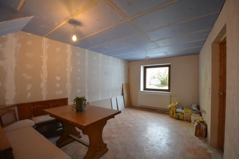 Ruhig gelegenes Wohnhaus mit Nebengeb�ude, Garten und 2 Gartenh�usern