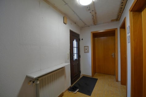 Ruhig gelegenes Wohnhaus mit Nebengeb�ude, Garten und 2 Gartenh�usern