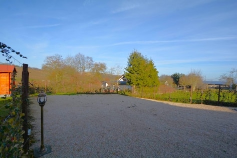 Ruhig gelegenes Wohnhaus mit Nebengeb�ude, Garten und 2 Gartenh�usern