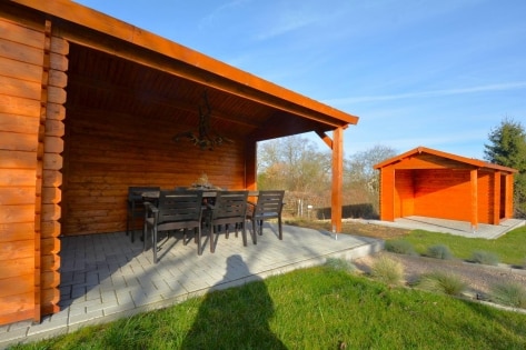 Ruhig gelegenes Wohnhaus mit Nebengeb�ude, Garten und 2 Gartenh�usern
