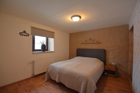 Ruhig gelegenes Wohnhaus mit Nebengeb�ude, Garten und 2 Gartenh�usern