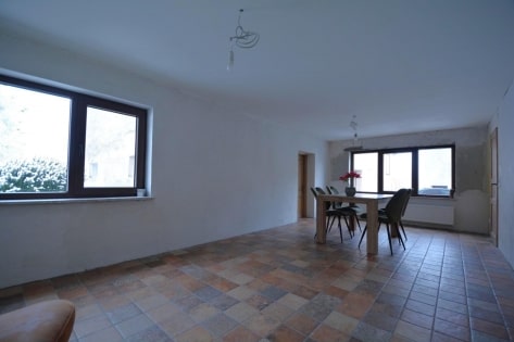 Ruhig gelegenes Wohnhaus mit Nebengeb�ude, Garten und 2 Gartenh�usern