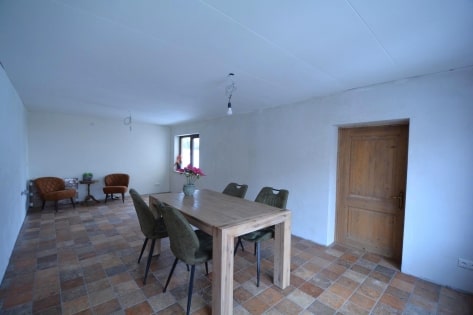 Ruhig gelegenes Wohnhaus mit Nebengeb�ude, Garten und 2 Gartenh�usern