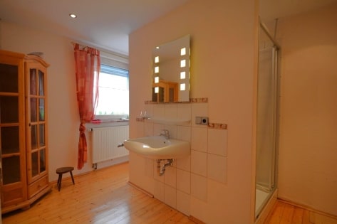 Ruhig gelegenes ehemaliges Eifelbauernhaus mit Nebengebude, Garagen, Stall und berdachter Terrasse auf einem 3.188 m groen Grundstck