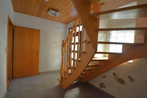 Ruhig gelegenes ehemaliges Eifelbauernhaus mit Nebengebude, Garagen, Stall und berdachter Terrasse auf einem 3.188 m groen Grundstck