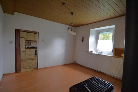 Ruhig gelegenes ehemaliges Eifelbauernhaus mit Nebengebude, Garagen, Stall und berdachter Terrasse auf einem 3.188 m groen Grundstck