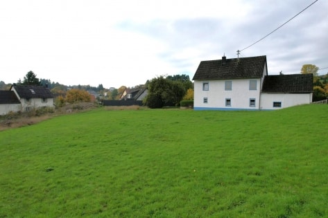 Ruhig gelegenes ehemaliges Eifelbauernhaus mit Nebengebude, Garagen, Stall und berdachter Terrasse auf einem 3.188 m groen Grundstck