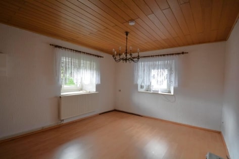 Ruhig gelegenes ehemaliges Eifelbauernhaus mit Nebengebude, Garagen, Stall und berdachter Terrasse auf einem 3.188 m groen Grundstck