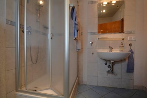 Ruhig gelegenes ehemaliges Eifelbauernhaus mit Nebengebude, Garagen, Stall und berdachter Terrasse auf einem 3.188 m groen Grundstck