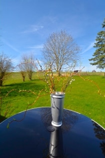 Ruhig gelegenes, freistehendes Einfamilienhaus + 2 zus�tzliche Baugrundst�cke, mit �berdachter Terrasse, Garage und herrlicher Aussicht