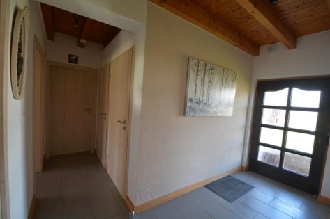 Ruhig gelegenes, freistehendes Einfamilienhaus + 2 zus�tzliche Baugrundst�cke, mit �berdachter Terrasse, Garage und herrlicher Aussicht