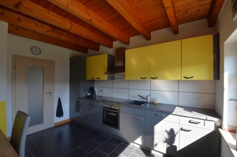 Ruhig gelegenes, freistehendes Einfamilienhaus + 2 zus�tzliche Baugrundst�cke, mit �berdachter Terrasse, Garage und herrlicher Aussicht