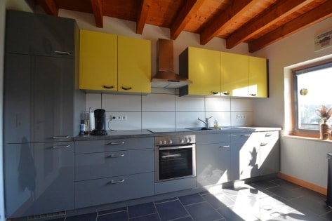 Ruhig gelegenes, freistehendes Einfamilienhaus + 2 zus�tzliche Baugrundst�cke, mit �berdachter Terrasse, Garage und herrlicher Aussicht