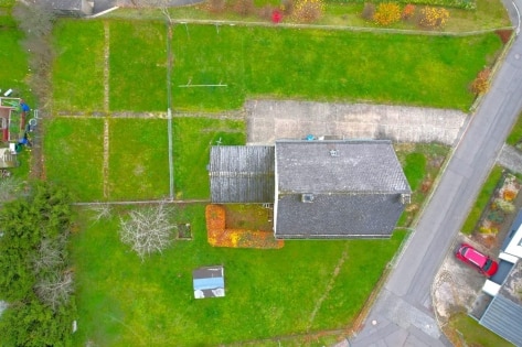 Ruhig gelegenes, freistehendes Einfamilienhaus mit Garage, Garten und herrlicher Aussicht