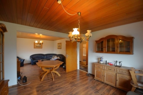 Ruhig gelegenes, freistehendes Einfamilienhaus mit Garage, Garten und herrlicher Aussicht