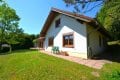 Ruhig gelegenes, freistehendes Einfamilienhaus mit berdachter Terrasse, Carport und schner Aussicht