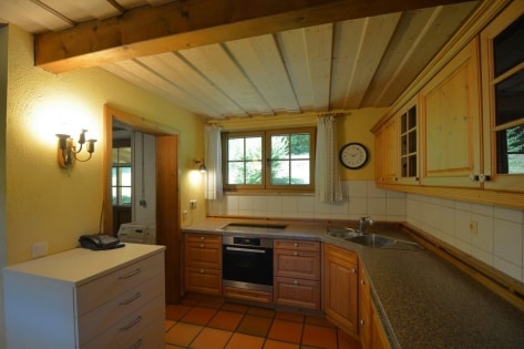 Ruhig gelegenes, freistehendes Einfamilienhaus mit berdachter Terrasse, Carport und schner Aussicht