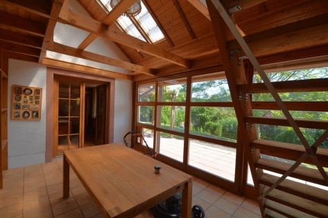 Ruhig gelegenes, freistehendes Einfamilienhaus mit berdachter Terrasse, Carport und schner Aussicht