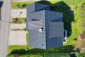 Ruhig gelegenes, freistehendes Haus mit 3 Wohnungen, Terrasse, 2 Balkonen, Garten, Garage und Ausblick