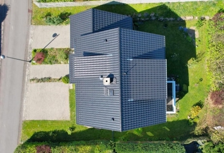 Ruhig gelegenes, freistehendes Haus mit 3 Wohnungen, Terrasse, 2 Balkonen, Garten, Garage und Ausblick