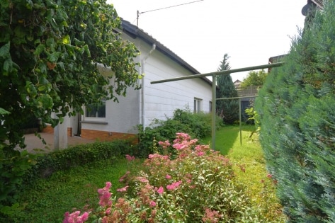 Ruhig gelegenes, freistehendes Haus mit Balkon, Terrasse, Garten und Garage